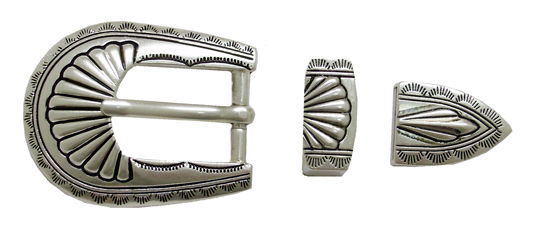 805-AE - Buckle - 3 pc set with a .75 inch bar, Ant. fan design - Ant. Silver